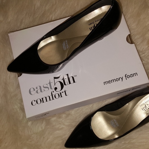 Black Heels Size 7 - Picture 2 of 2